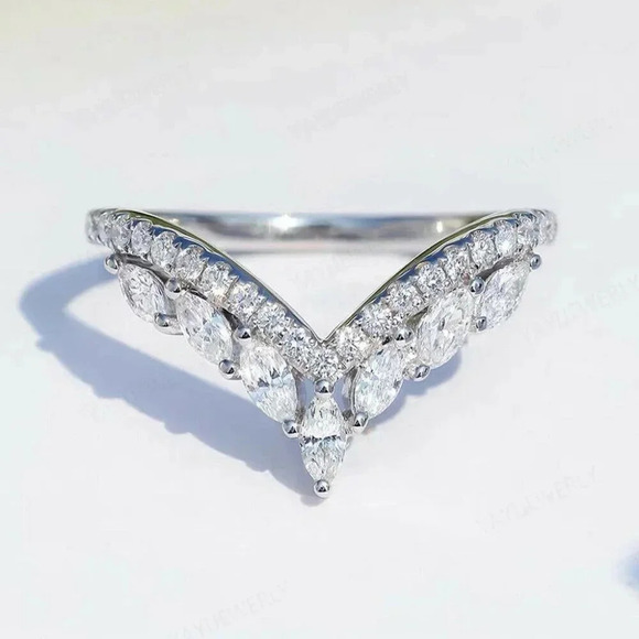 925 Sterling Silver Diamond V-Shaped Crown Ring - Picture 1 of 5